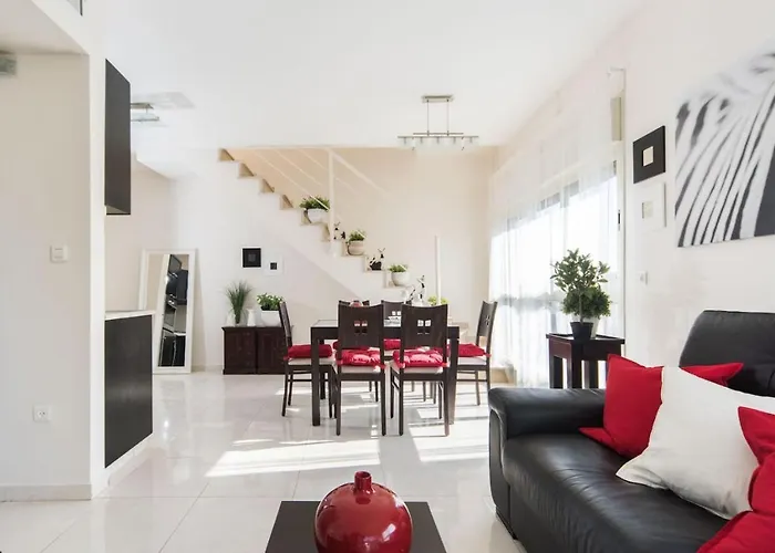 Spacious Duplex With Terrace & Mamad 3-Min From The Beach By Sea N\' Rent