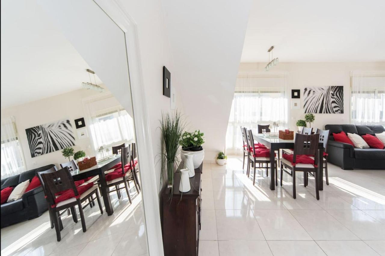 Spacious Duplex With Terrace & Mamad 3-min From The By Sea N' Rent * Tel Aviv
