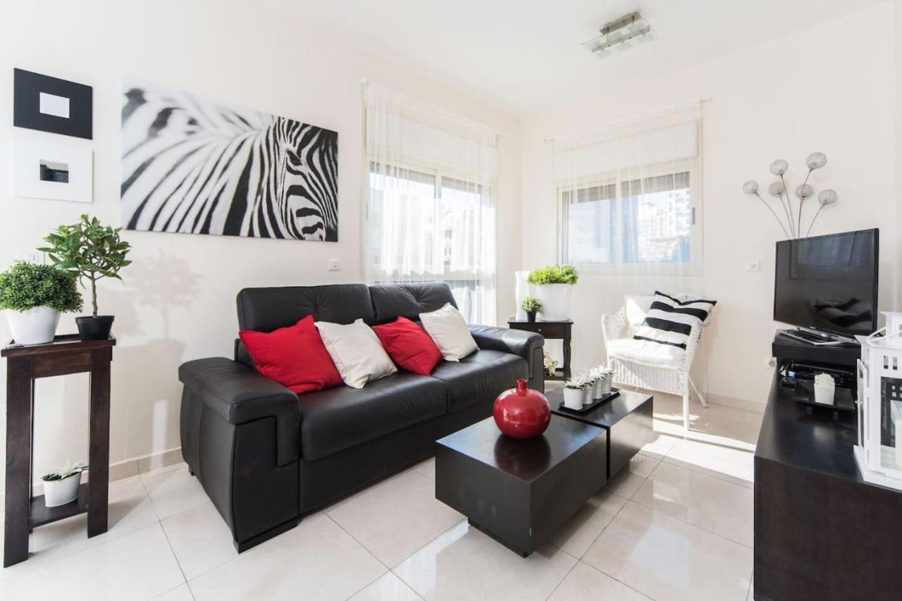 Apartamento Spacious Duplex With Terrace & Mamad 3-min From The By Sea N' Rent